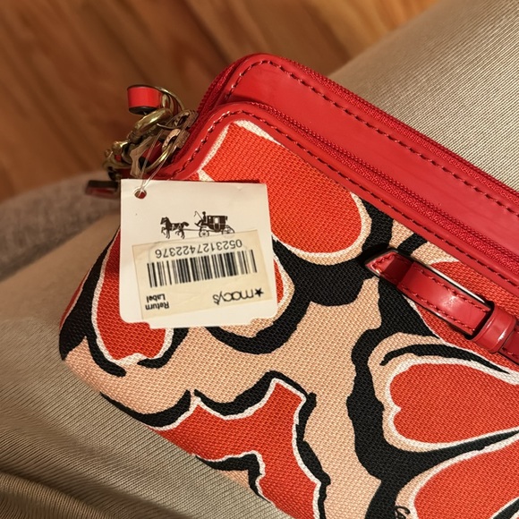 Coach Poppy Wristlet - Picture 8 of 8